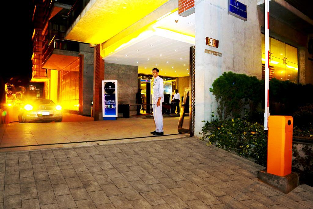 Hotel The Olives Dhaka Esterno foto
